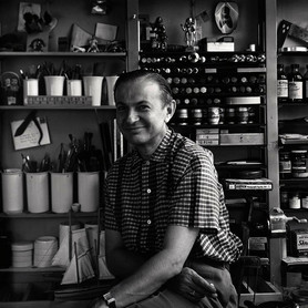 Alexander Girard in his Studio in Grosse Pointe/Michigan, USA, 1952, © Vitra Design Museum, Alexander Girard Estate, photographer: Charles Eames