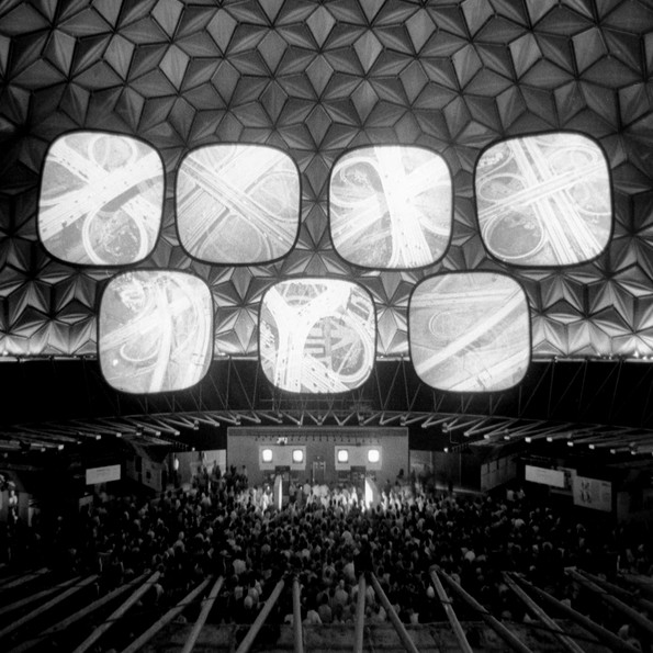 Installation view of »Glimpses of the U.S.A.«, American National Exhibition, Moscow, 1959 © Eames Office LLC