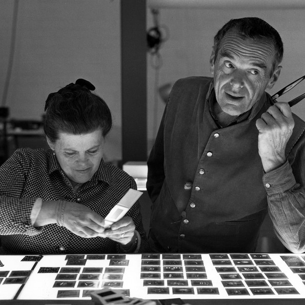 Charles and Ray Eames selecting slides © Eames Office LLC