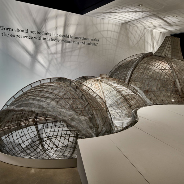 Installationsansicht »Balkrishna Doshi. Architektur für den Menschen«, 2019 © Vitra Design Museum, Foto: Norbert Miguletz