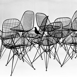 Kazam! Die Möbelexperimente von Charles & Ray Eames
