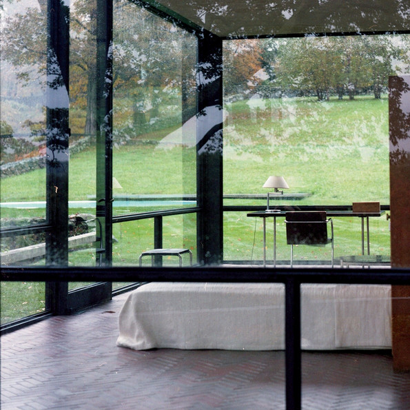 Lake Verea, »Glass House« (Phillip Johnson, 1949), New Canaan, Connecticut Paparazza Moderna Serie, 2011–2018 © Lake Verea