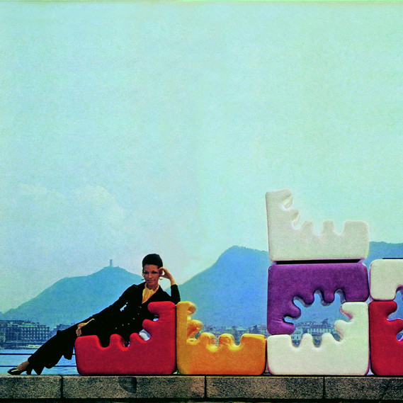 Advertisement for Liisi Beckmann's Karelia seating system, 1969, courtesy by Zanotta SpA - Italy