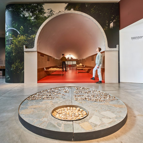 Installationsansicht »Balkrishna Doshi. Architektur für den Menschen«, 2019 © Vitra Design Museum, Foto: Norbert Miguletz
