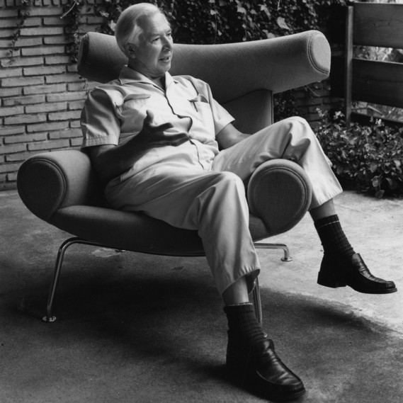 Hans J. Wegner in his favourite chair P46 / Ox chair (1960) © Hans J Wegners Tegnestue